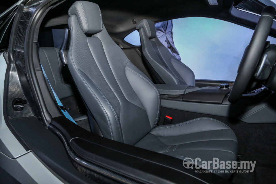 BMW i8 Coupe i12 LCI (2018) Interior