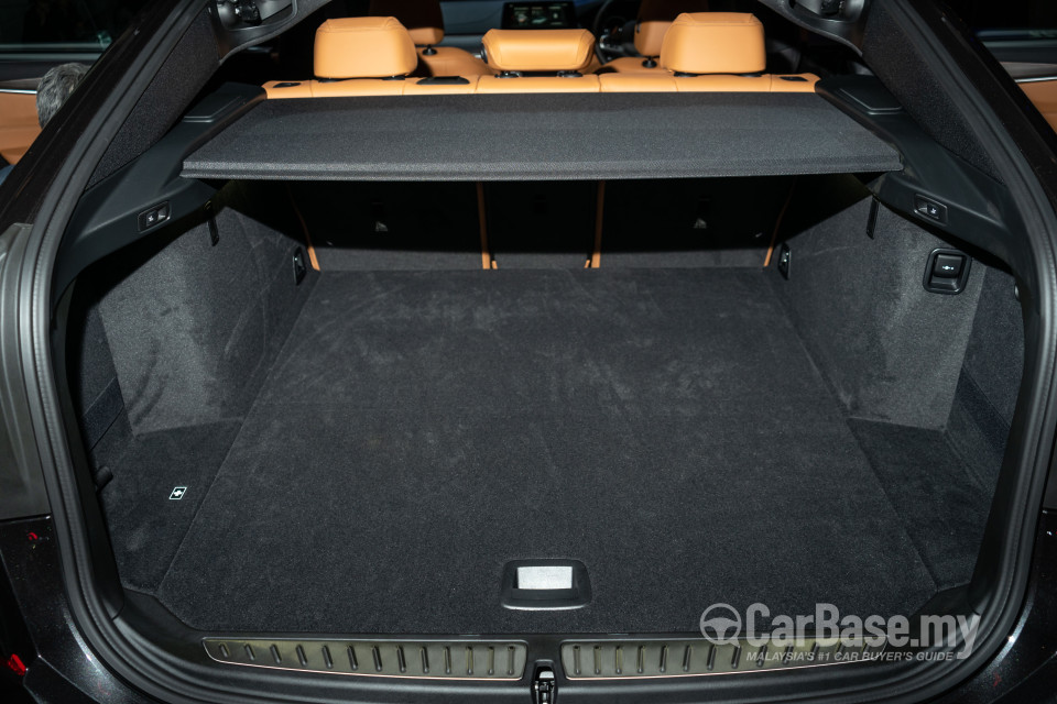 BMW 6 Series GT G32 (2018) Interior