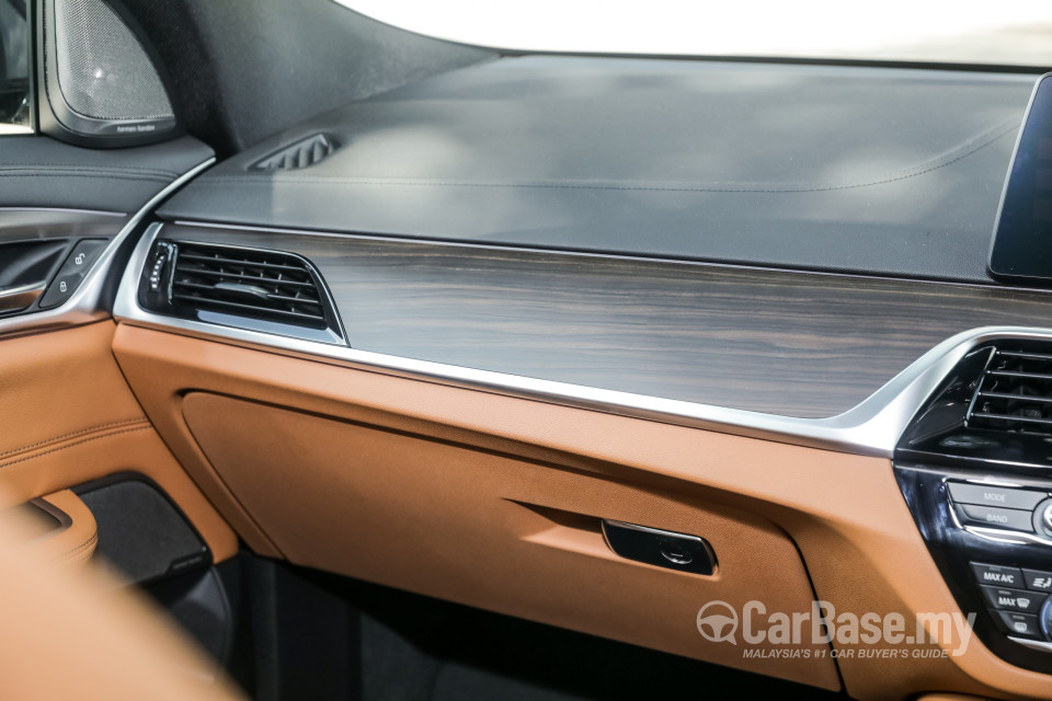BMW 6 Series GT G32 (2018) Interior