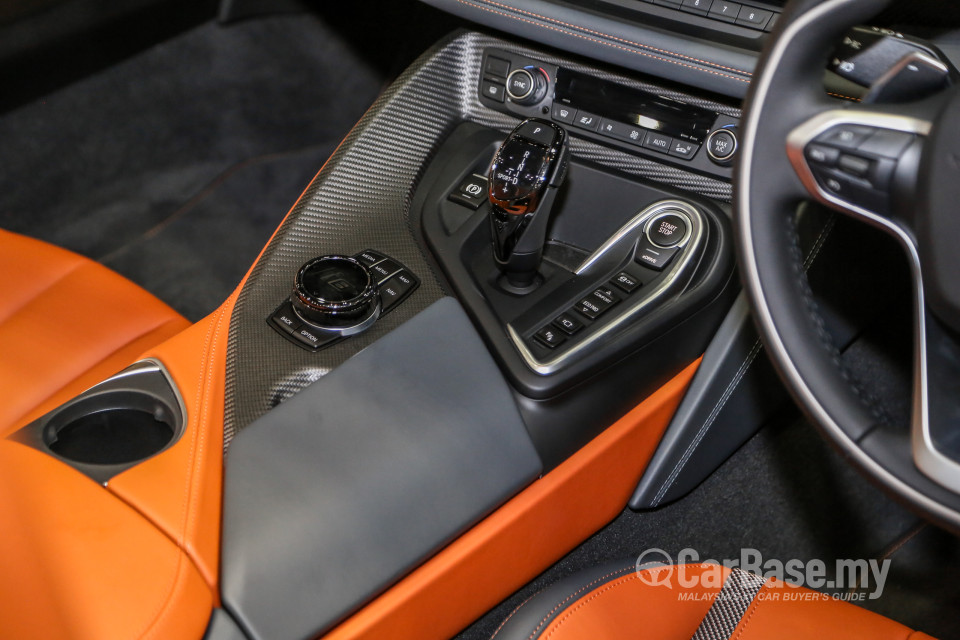 BMW i8 Roadster i12 LCI (2018) Interior