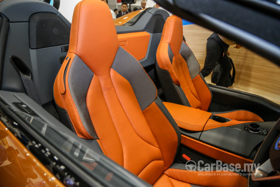 BMW i8 Roadster i12 LCI (2018) Interior