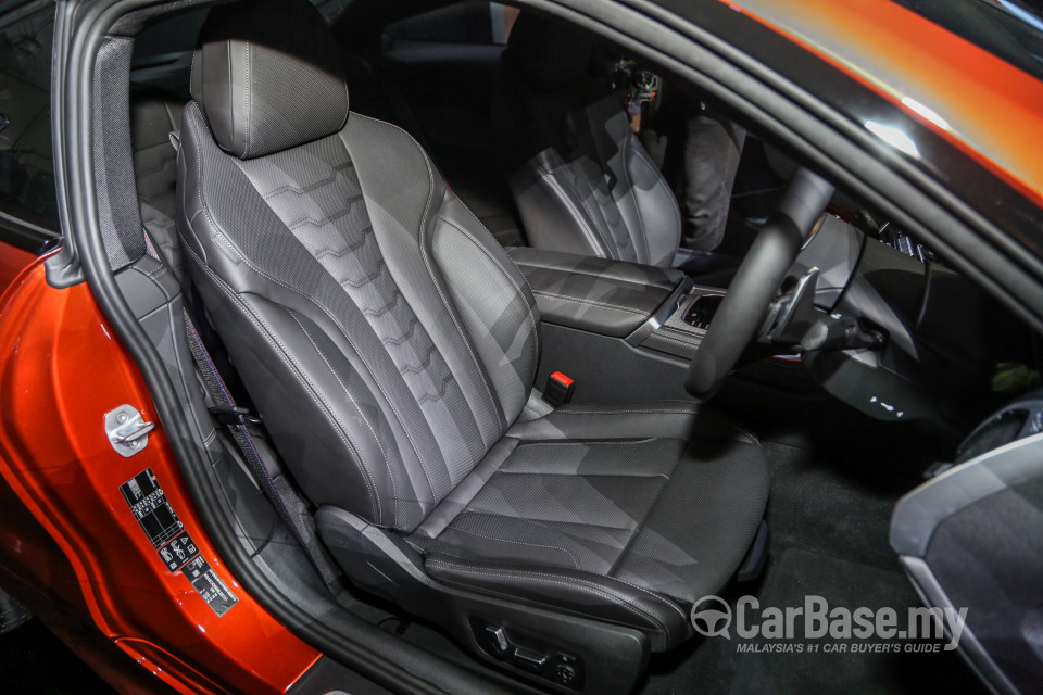 BMW 8 Series M Coupe G15 (2019) Interior