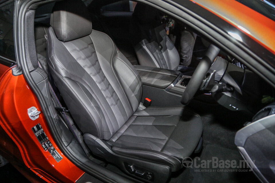 BMW 8 Series M Coupe G15 (2019) Interior