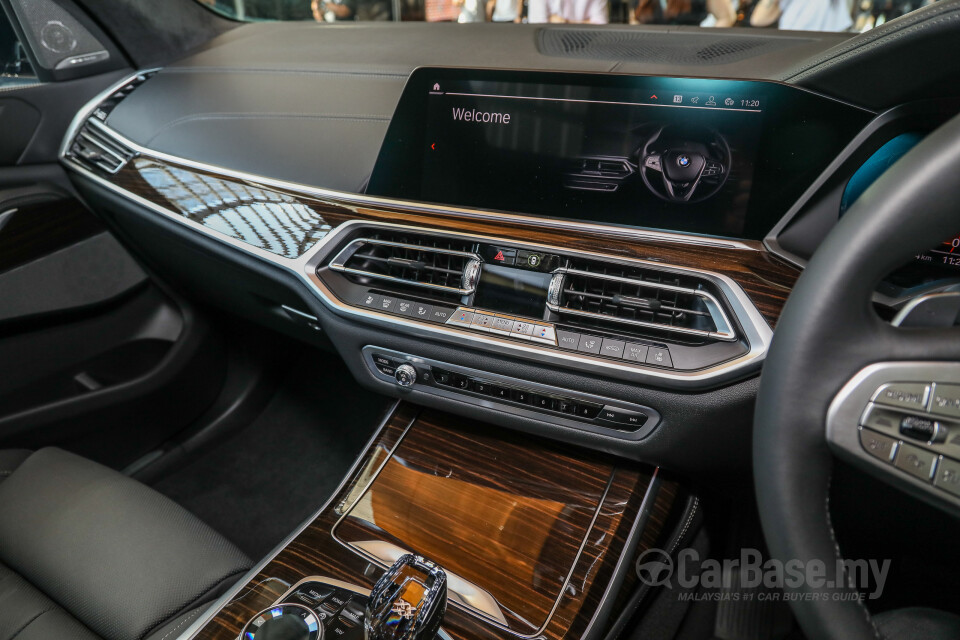 Nissan Navara D23 Facelift (2021) Interior