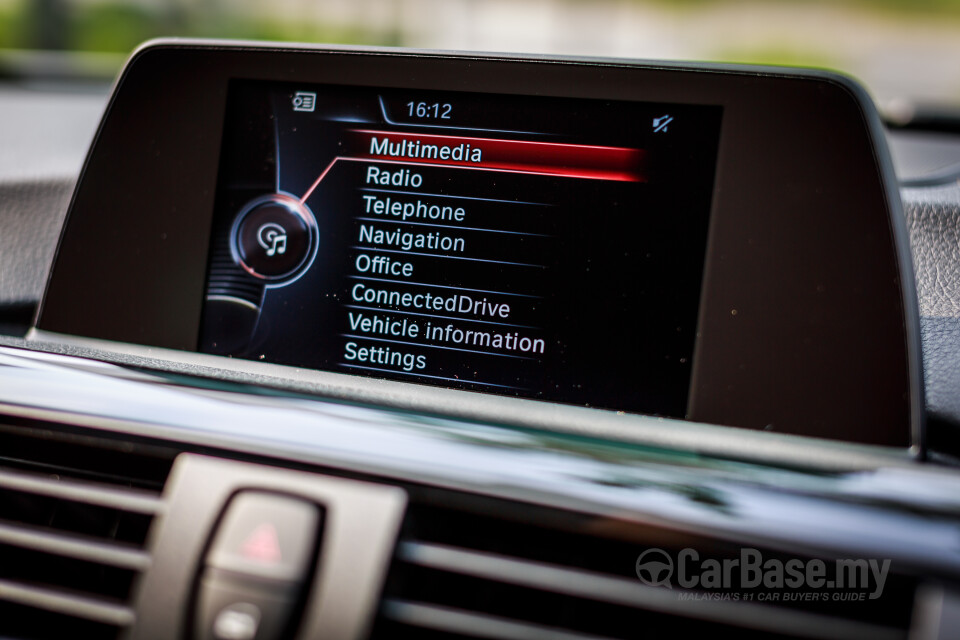 Perodua Aruz D38L (2019) Interior