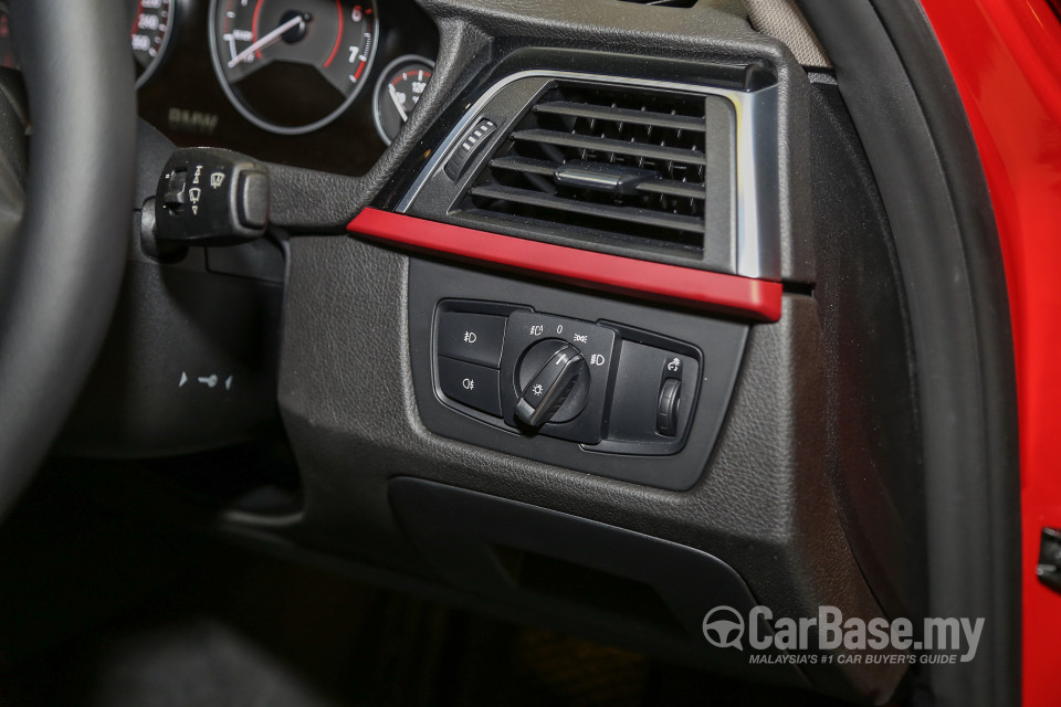 BMW 3 Series F30 LCI (2015) Interior