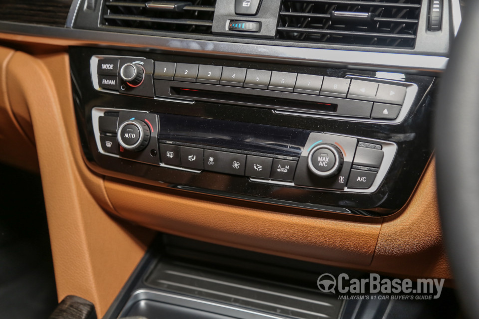 BMW 3 Series F30 LCI (2015) Interior