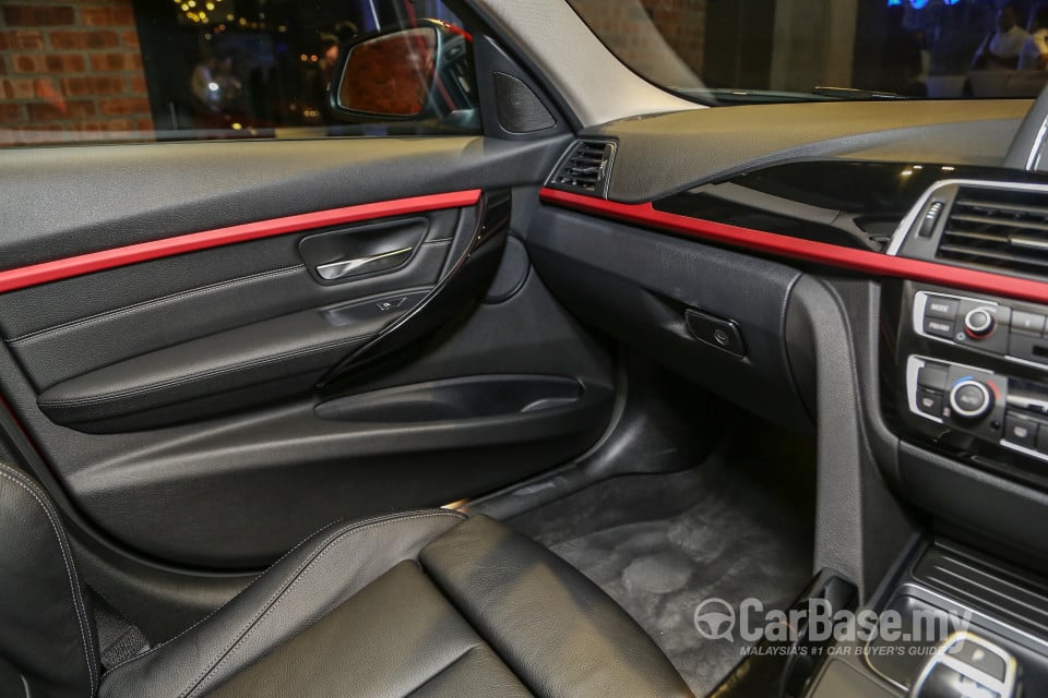 BMW 3 Series F30 LCI (2015) Interior