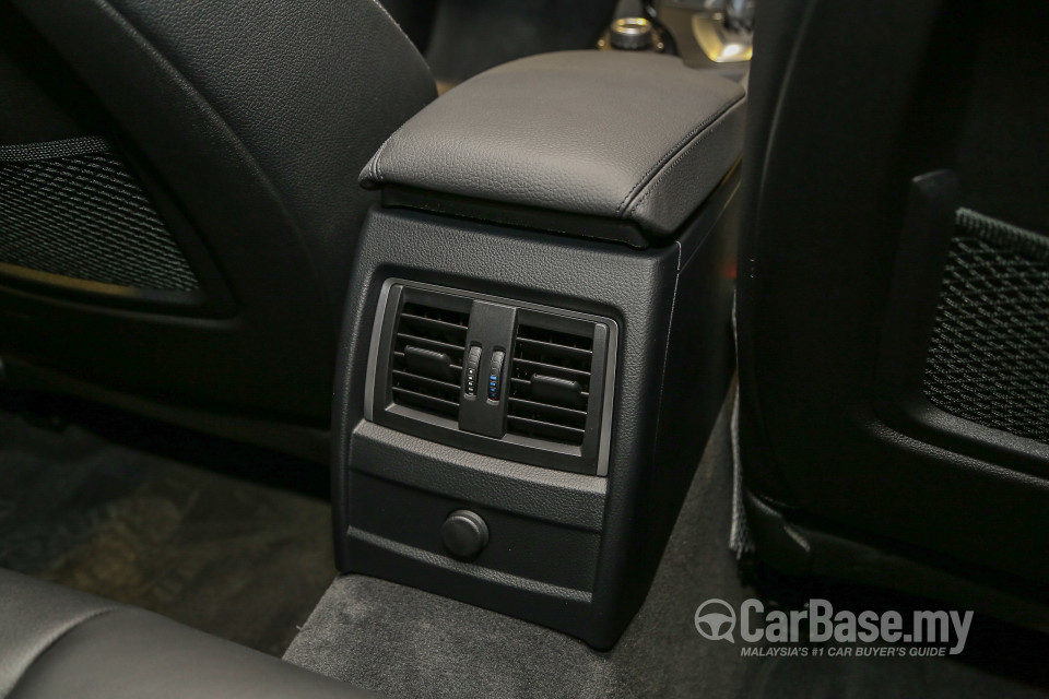 BMW 3 Series F30 LCI (2015) Interior