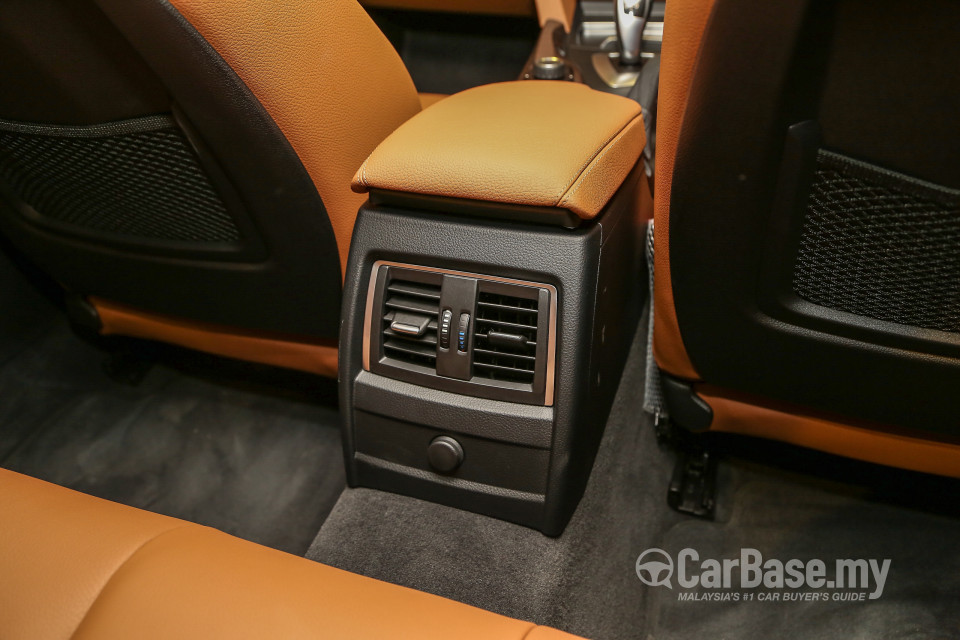 BMW 3 Series F30 LCI (2015) Interior