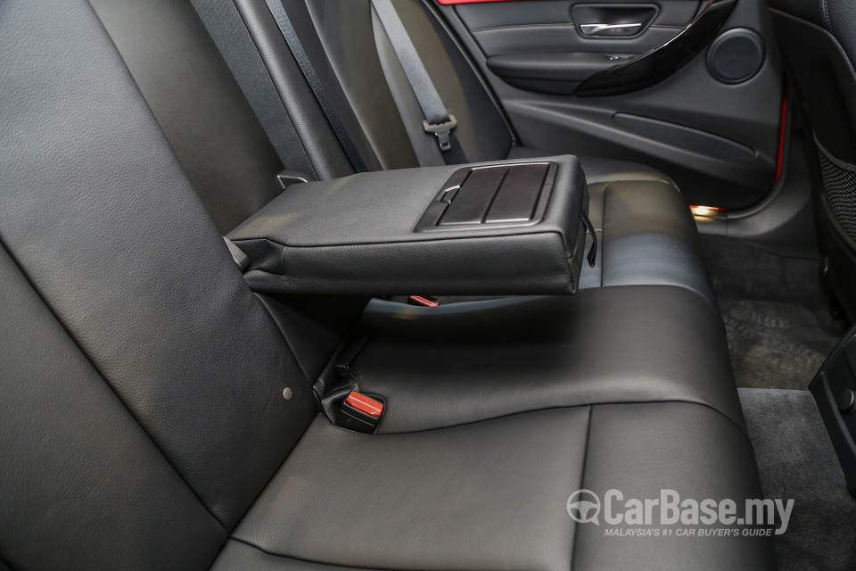 BMW 3 Series F30 LCI (2015) Interior