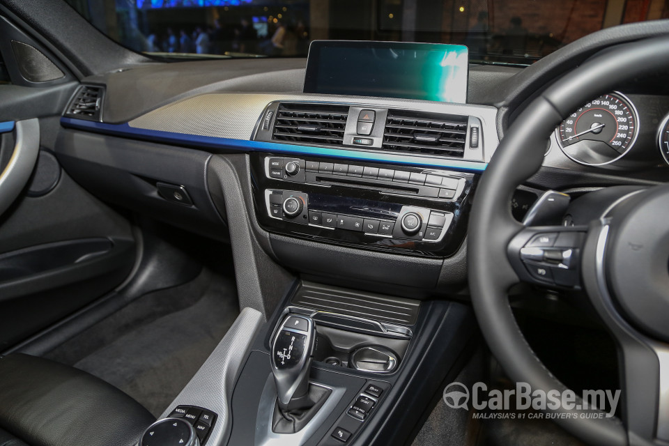 BMW 3 Series F30 LCI (2015) Interior