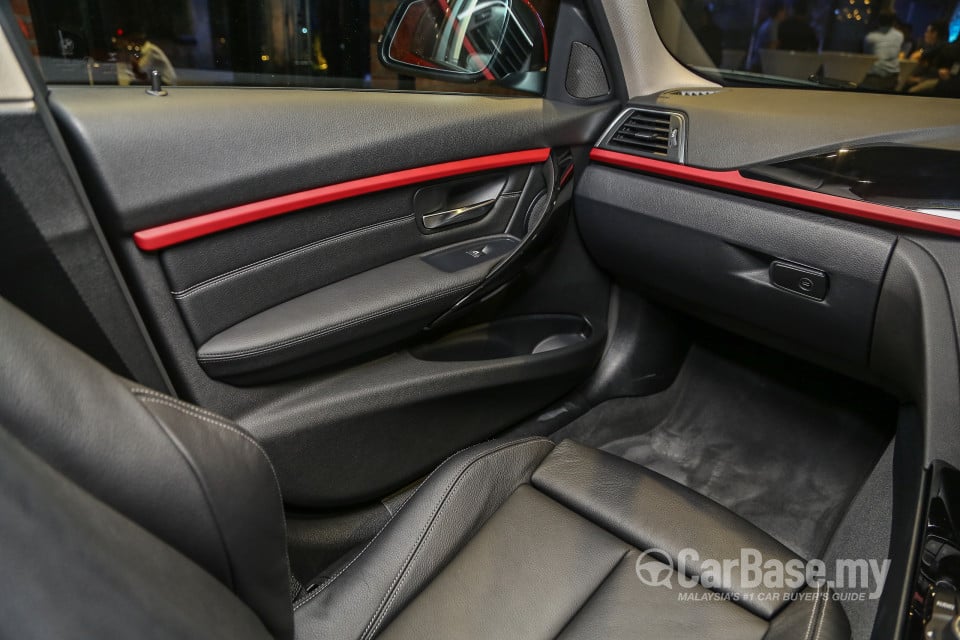 BMW 3 Series F30 LCI (2015) Interior