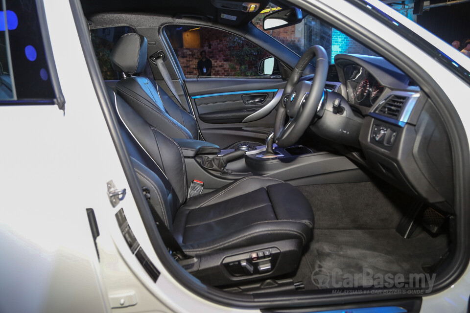 Perodua Aruz D38L (2019) Interior