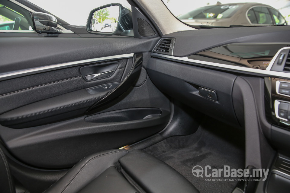 BMW 3 Series F30 LCI (2015) Interior