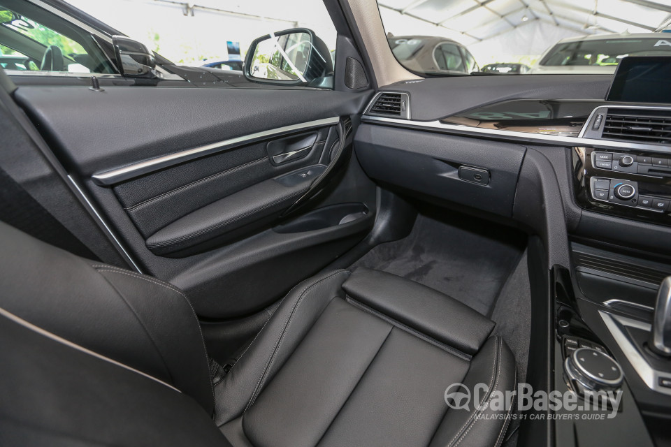 BMW 3 Series F30 LCI (2015) Interior