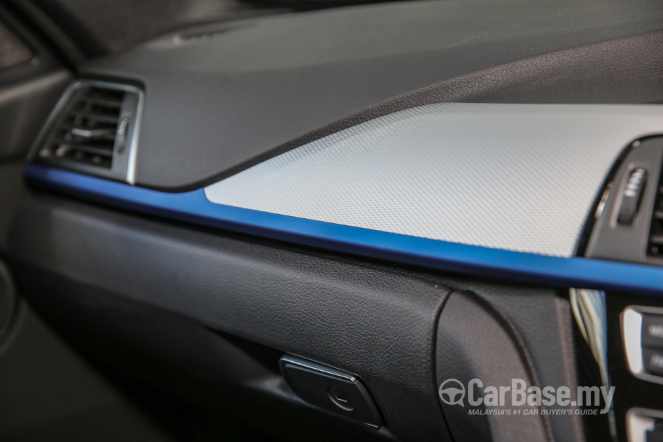 BMW 3 Series F30 LCI (2015) Interior