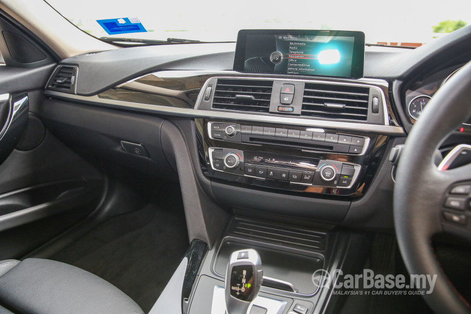 BMW 3 Series F30 LCI (2015) Interior
