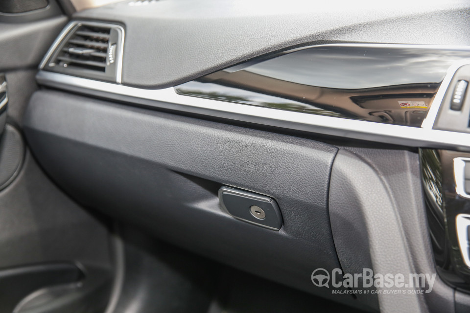 BMW 3 Series F30 LCI (2015) Interior