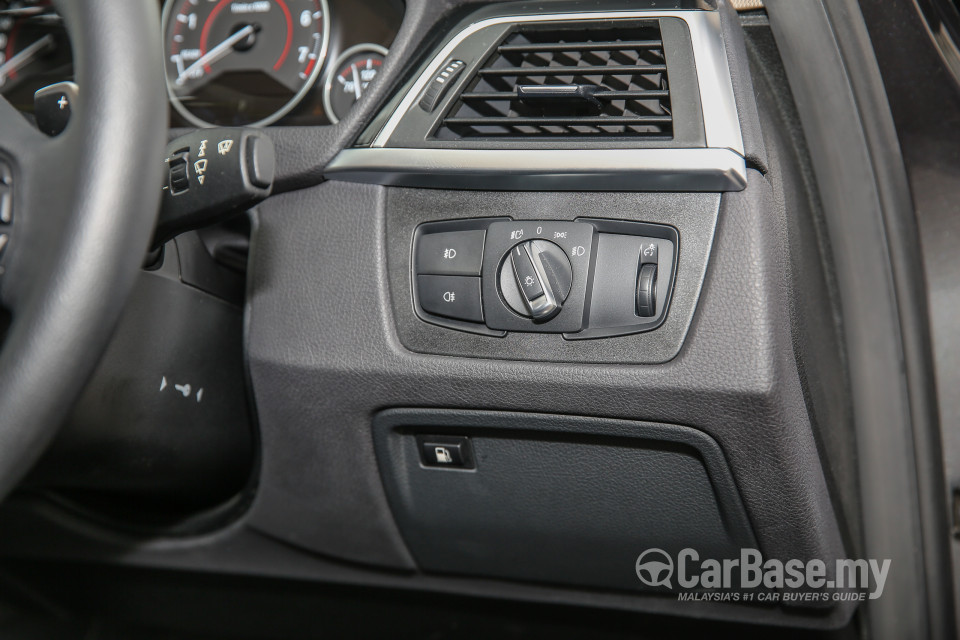 BMW 3 Series F30 LCI (2015) Interior
