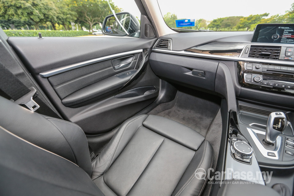 BMW 3 Series F30 LCI (2015) Interior