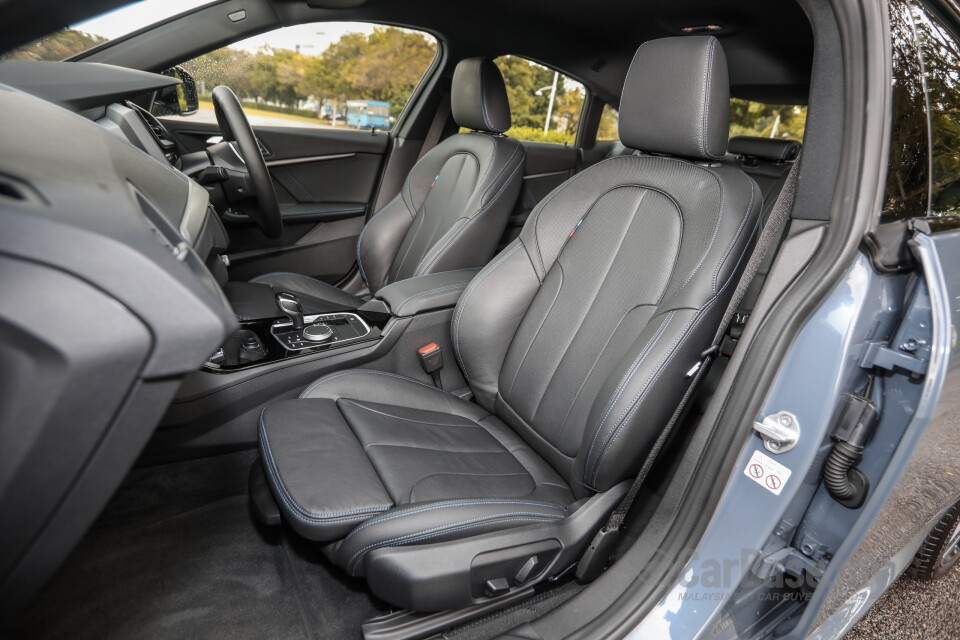 Perodua Aruz D38L (2019) Interior