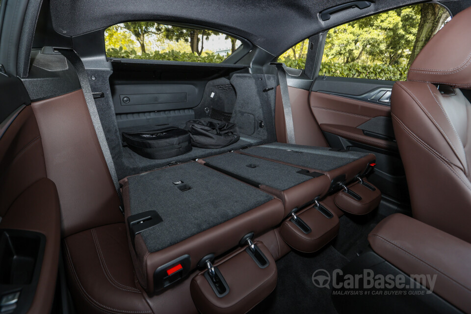 BMW i4 G26 (2022) Interior
