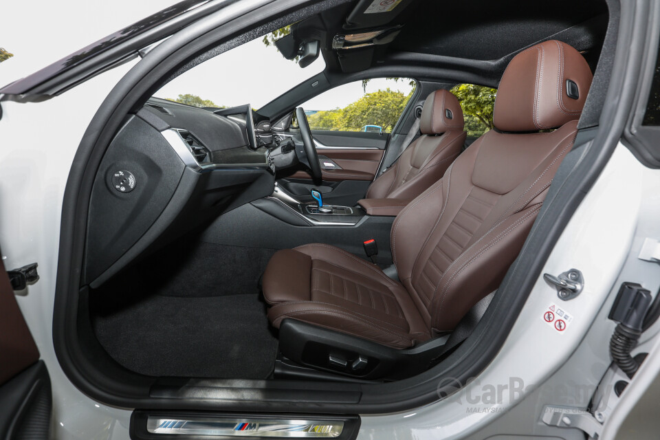 BMW i4 G26 (2022) Interior