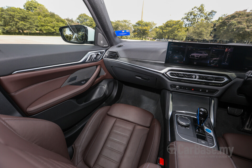 BMW i4 G26 (2022) Interior