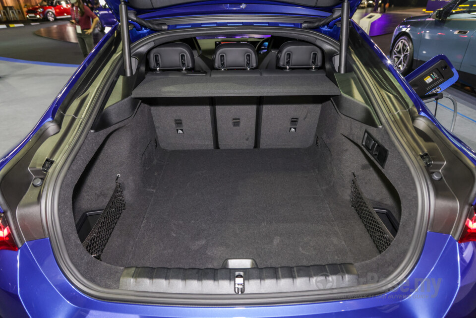 BMW i4 M50 G26 (2022) Interior