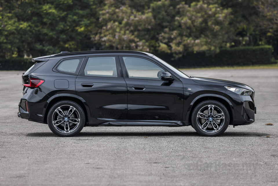 BMW iX1 U11 EV (2023) Exterior