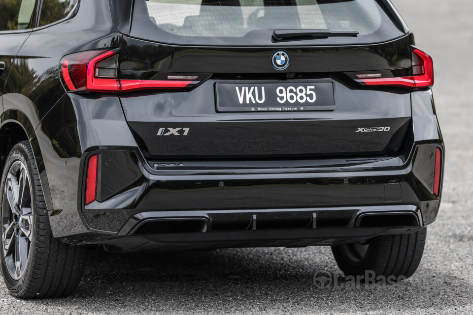 BMW iX1 U11 EV (2023) Exterior