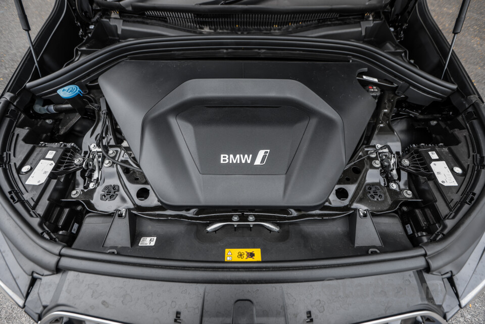 BMW iX1 U11 EV (2023) Exterior