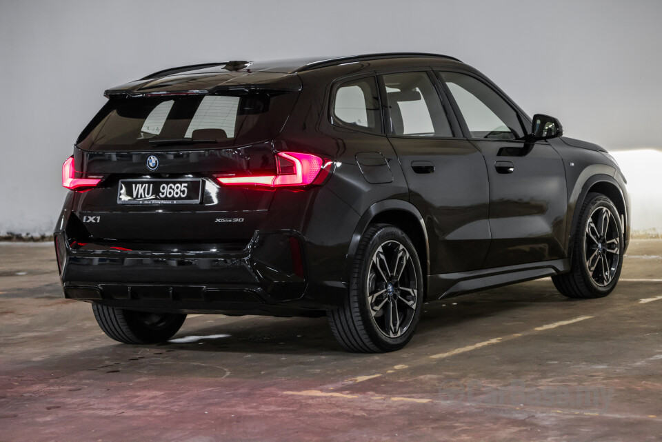 BMW iX1 U11 EV (2023) Exterior