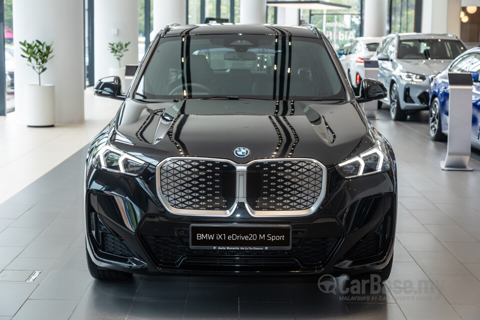 BMW iX1 U11 EV (2023) Exterior