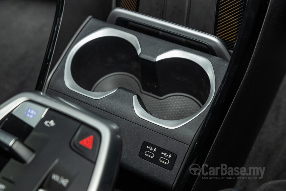 BMW iX1 U11 EV (2023) Interior