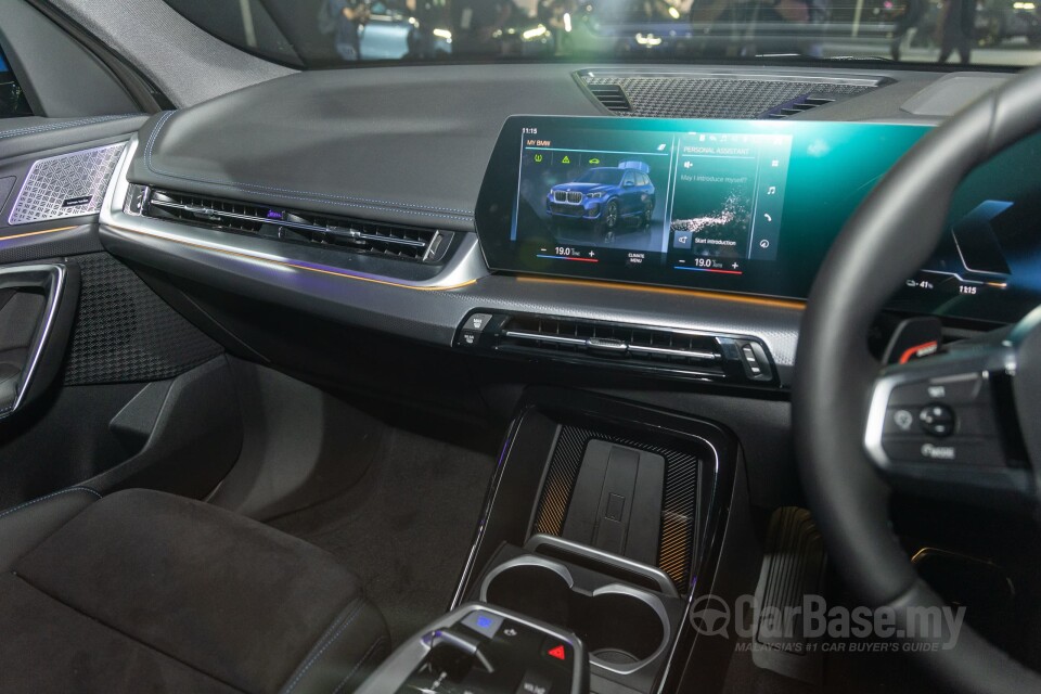 BMW iX1 U11 EV (2023) Interior