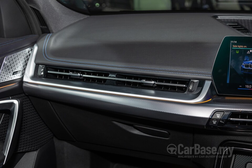 BMW iX1 U11 EV (2023) Interior