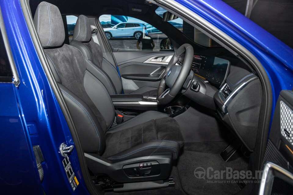 BMW iX1 U11 EV (2023) Interior