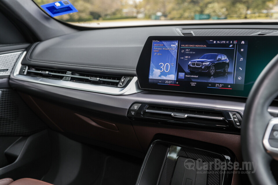 BMW iX1 U11 EV (2023) Interior