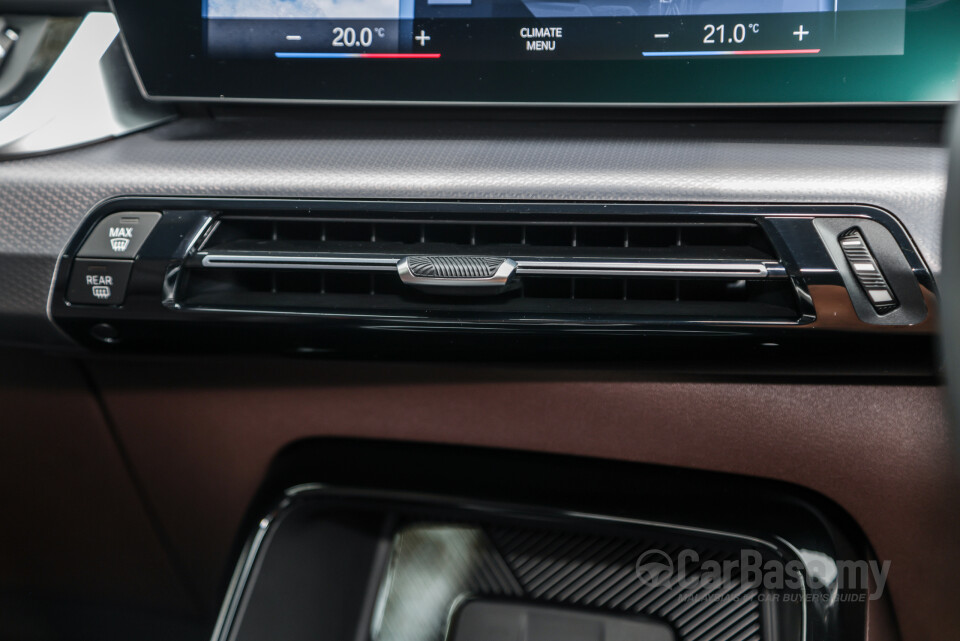 BMW iX1 U11 EV (2023) Interior