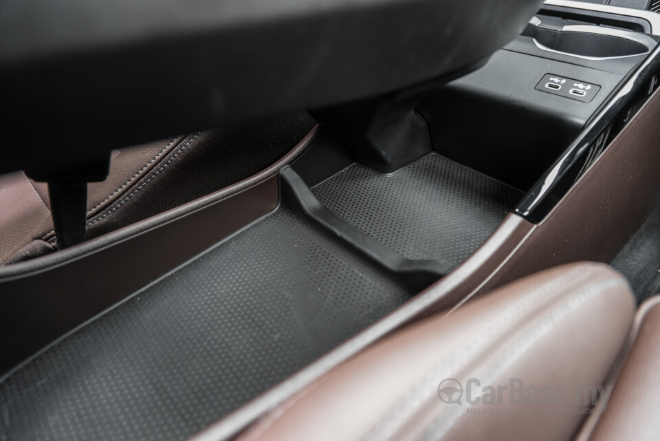 BMW iX1 U11 EV (2023) Interior