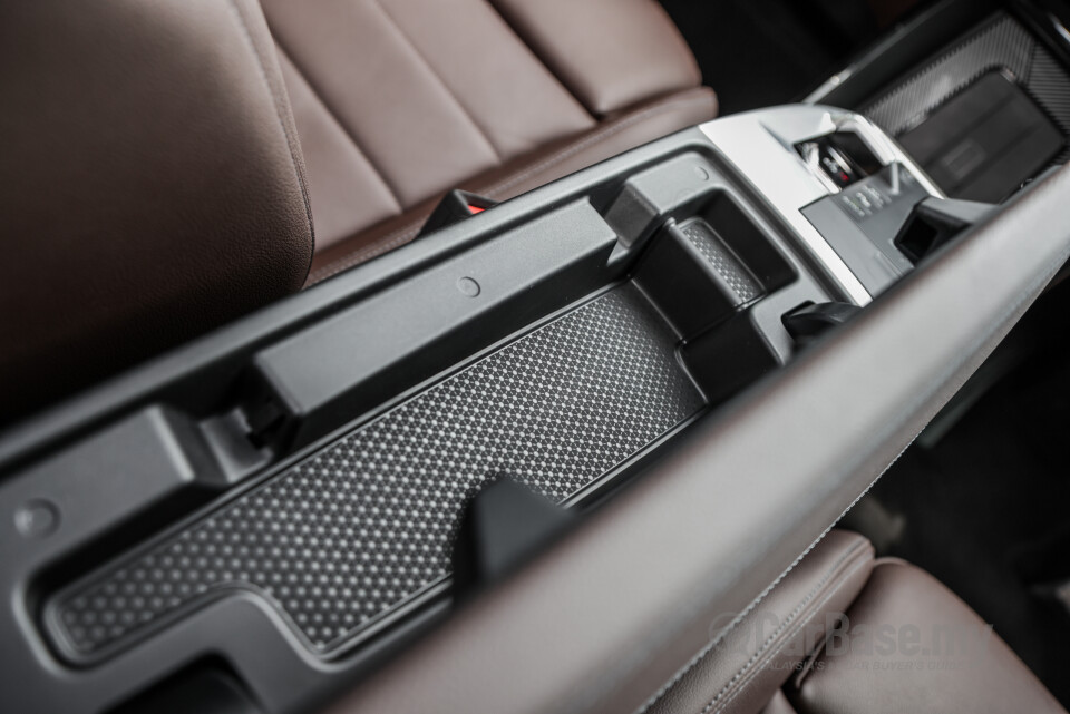 BMW iX1 U11 EV (2023) Interior
