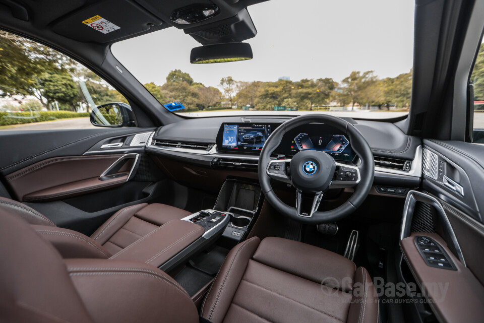 BMW iX1 U11 EV (2023) Interior