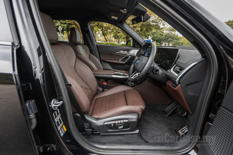 BMW iX1 U11 EV (2023) Interior