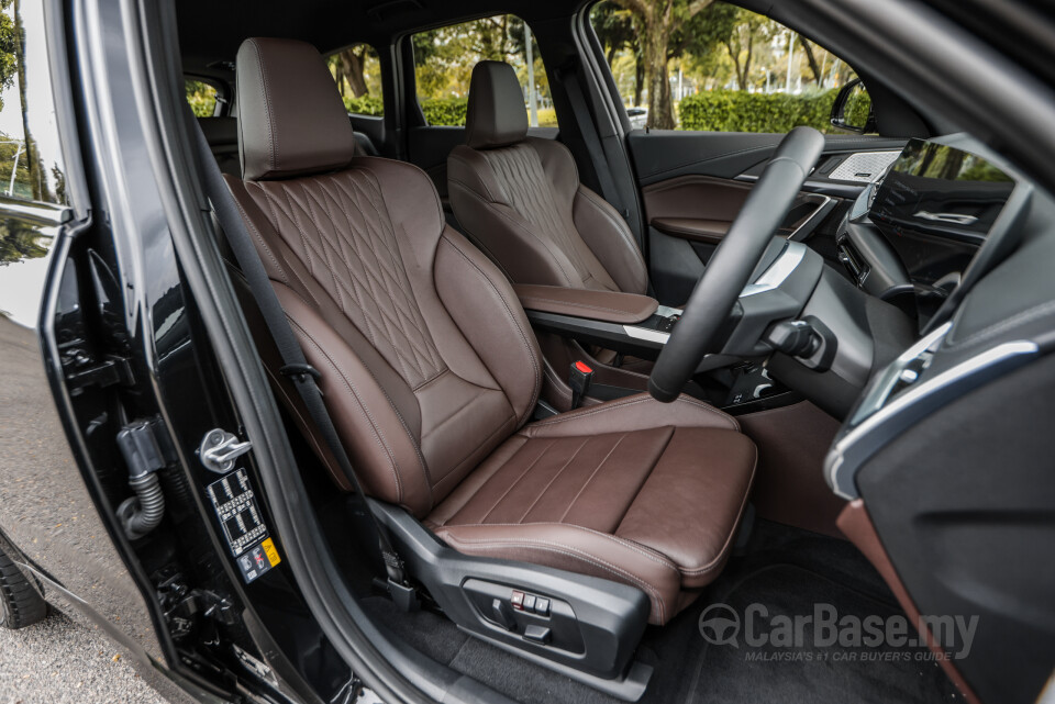 BMW iX1 U11 EV (2023) Interior