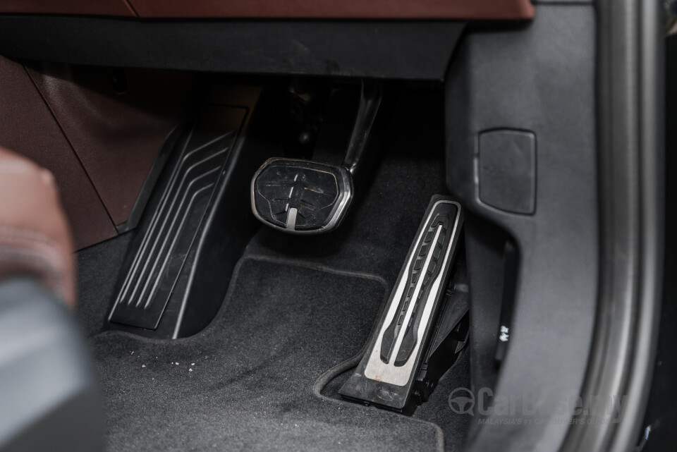 BMW iX1 U11 EV (2023) Interior