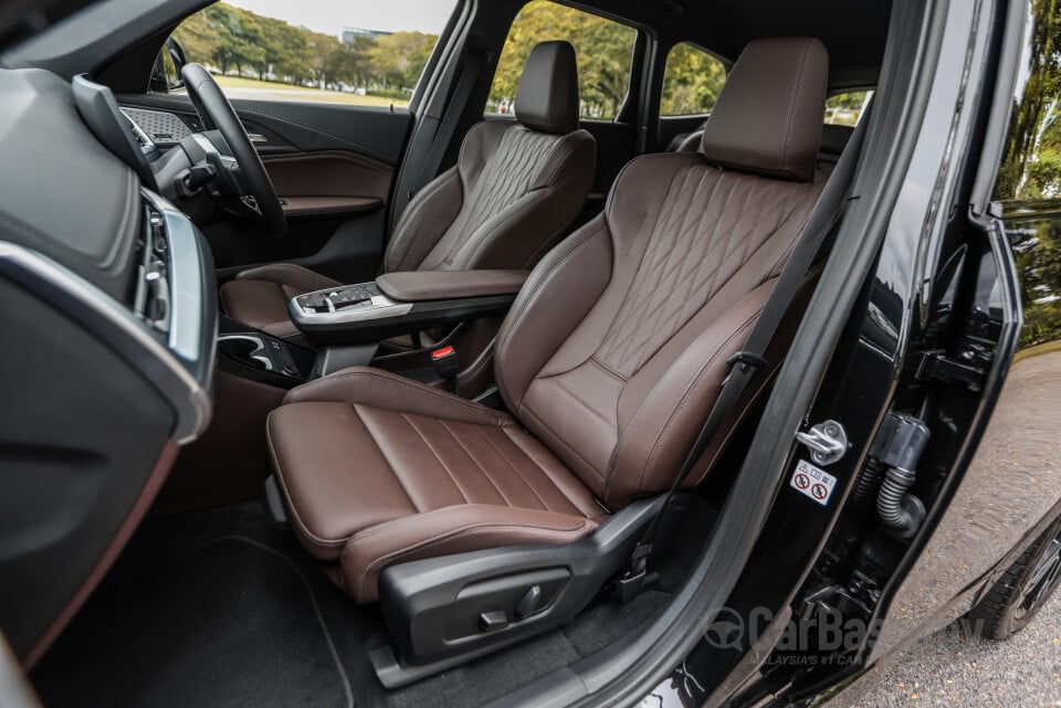 BMW iX1 U11 EV (2023) Interior