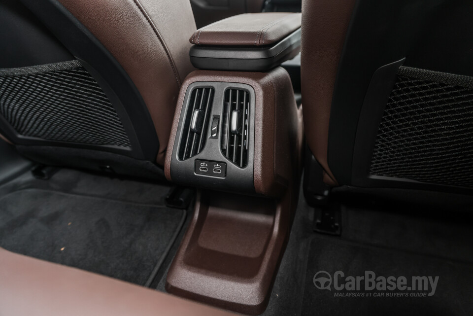 BMW iX1 U11 EV (2023) Interior