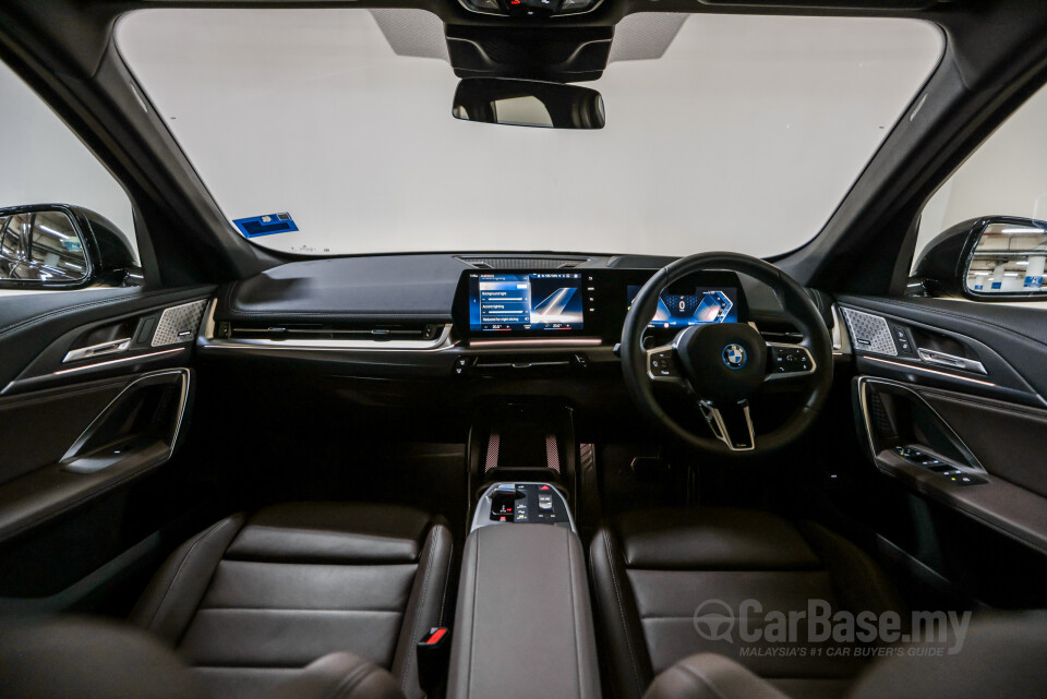 BMW iX1 U11 EV (2023) Interior